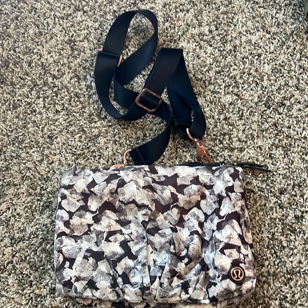 COPY - Lululemon
Fanny Back Multicolor Polyester Cross Body Bag